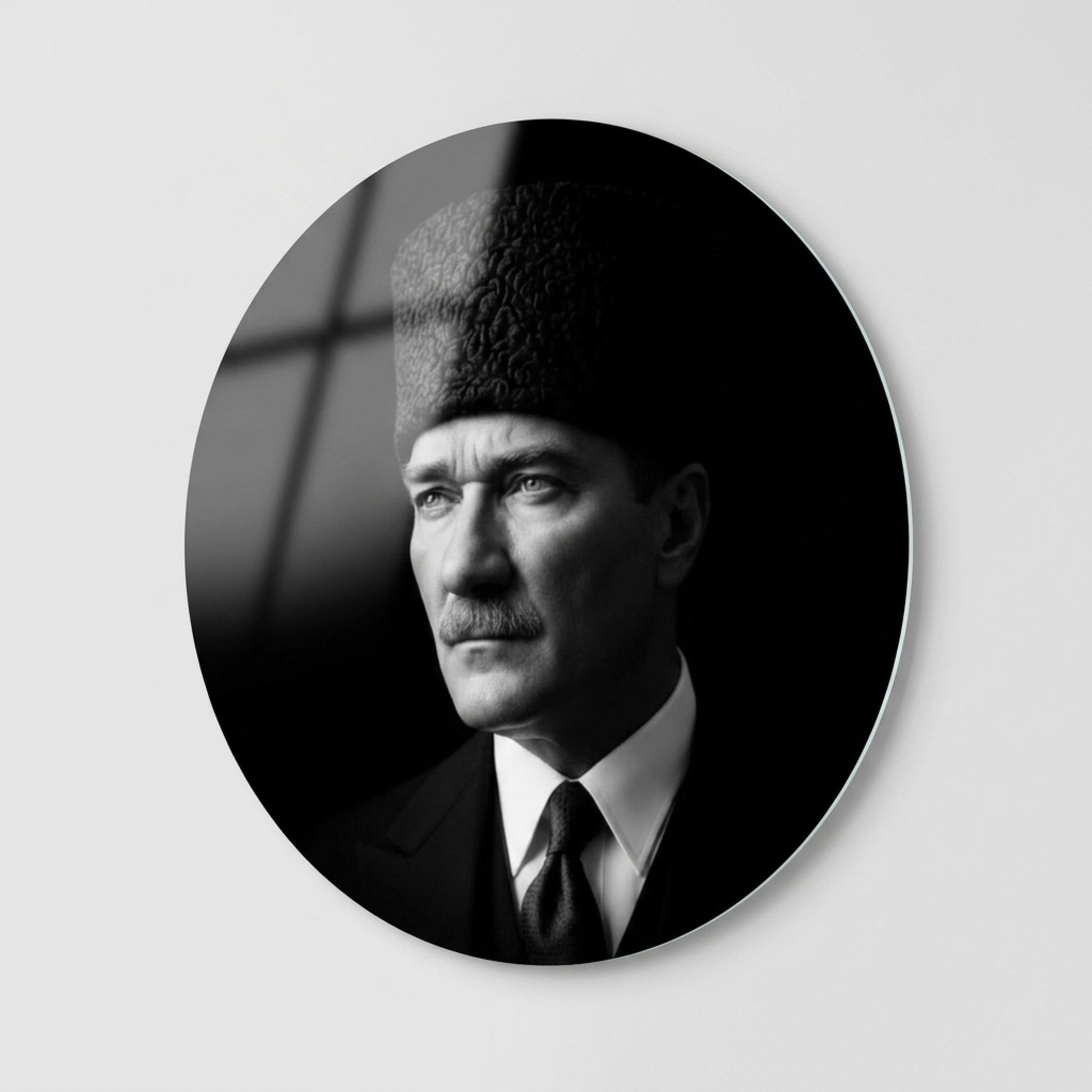 Kalpkal Ataturk Kalpakli Portresi Siyah Beyaz Yuvarlak Cam Tablo