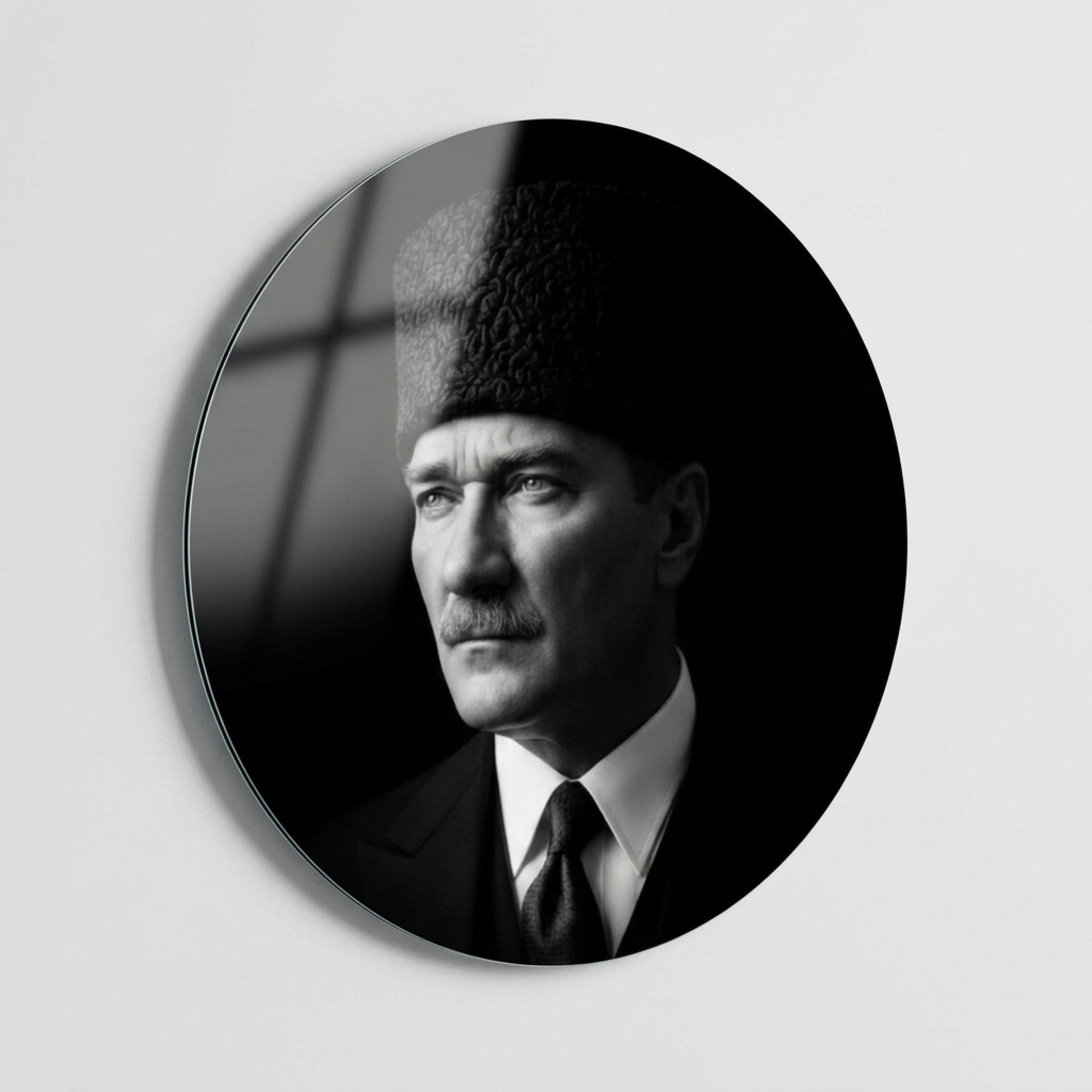 Kalpkal Ataturk Kalpakli Portresi Siyah Beyaz Yuvarlak Cam Tablo