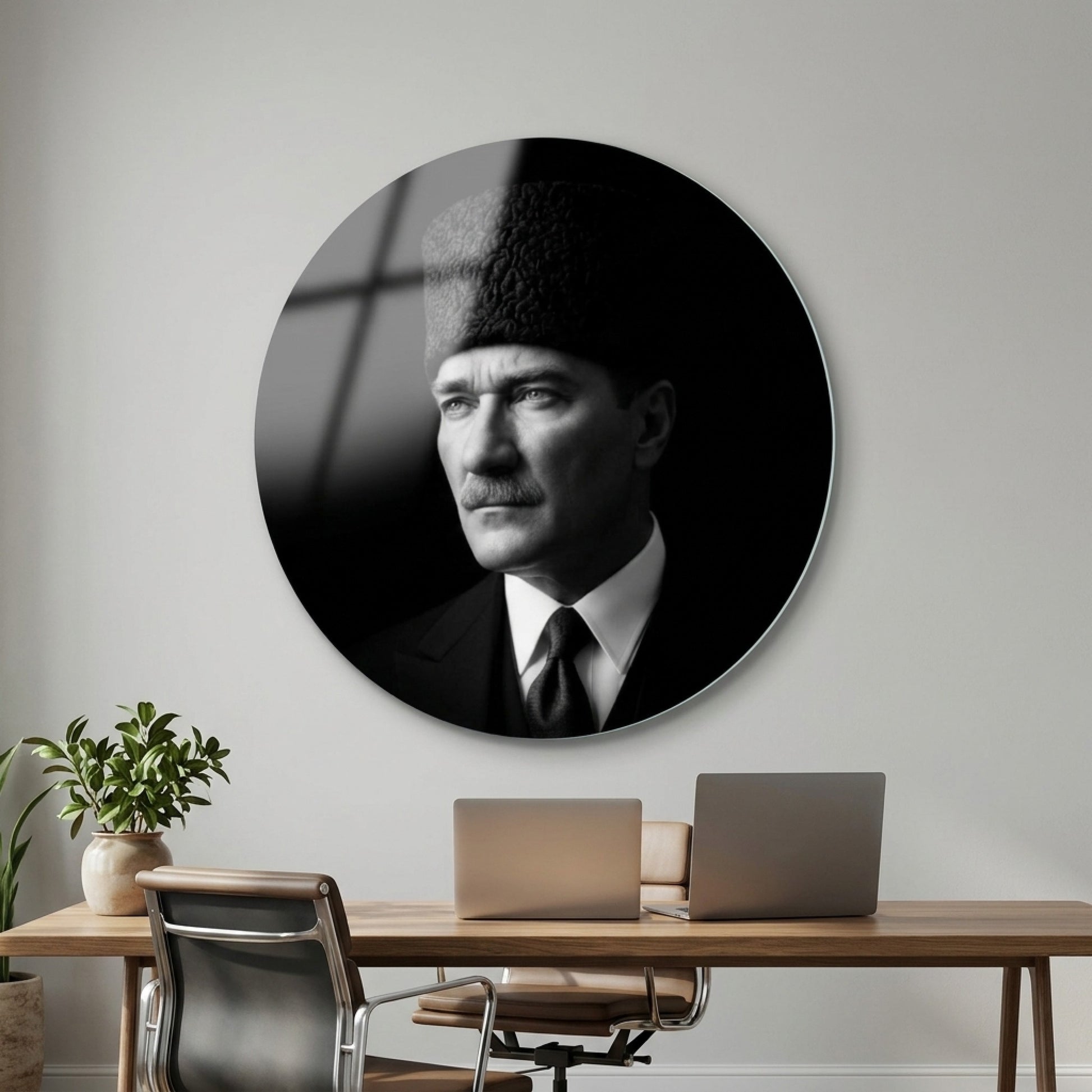Kalpkal Ataturk Kalpakli Portresi Siyah Beyaz Yuvarlak Cam Tablo