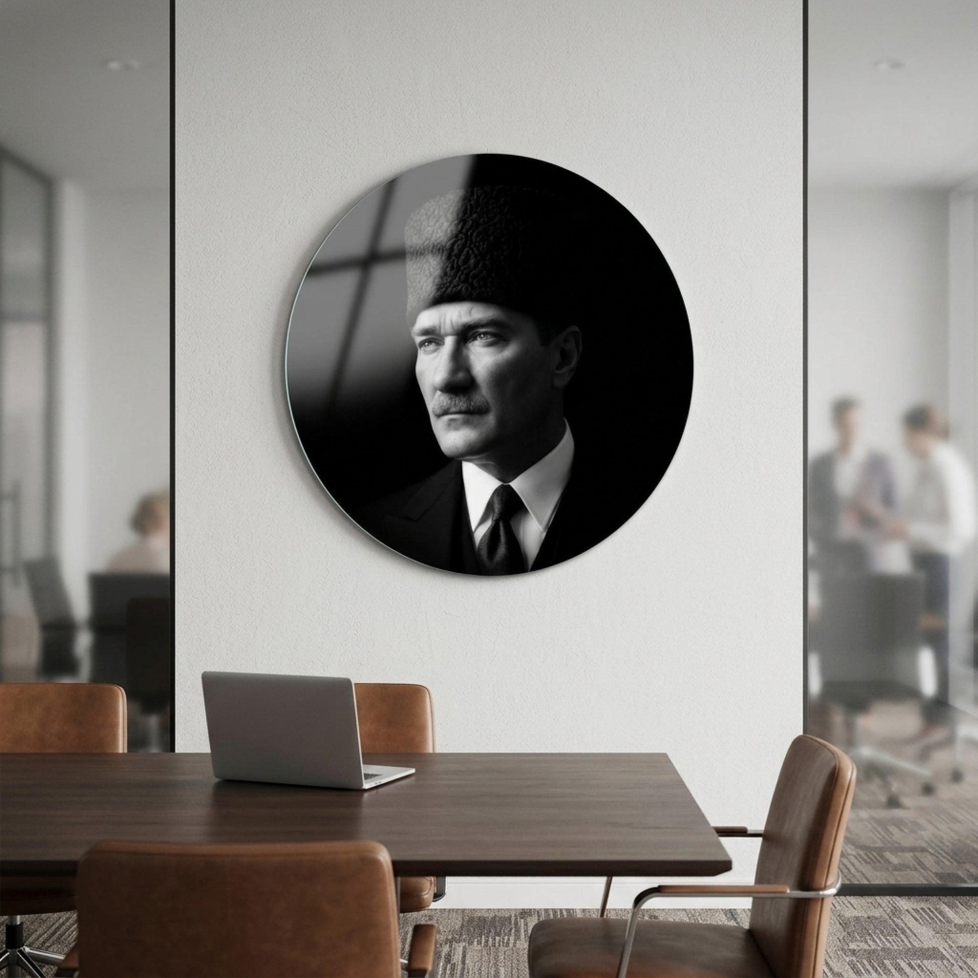Kalpkal Ataturk Kalpakli Portresi Siyah Beyaz Yuvarlak Cam Tablo