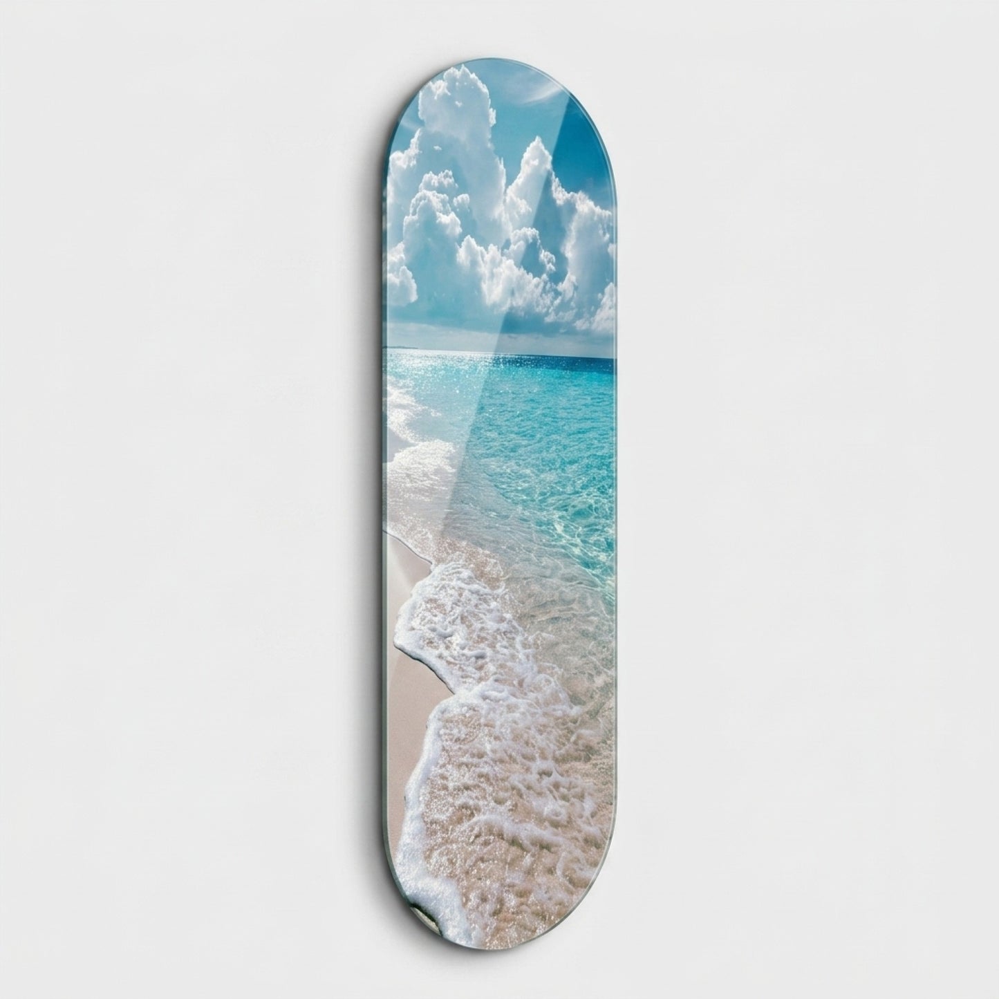 Turkuaz Deniz ve Beyaz Kumsal Manzaralı Skate Board Cam Tablo
