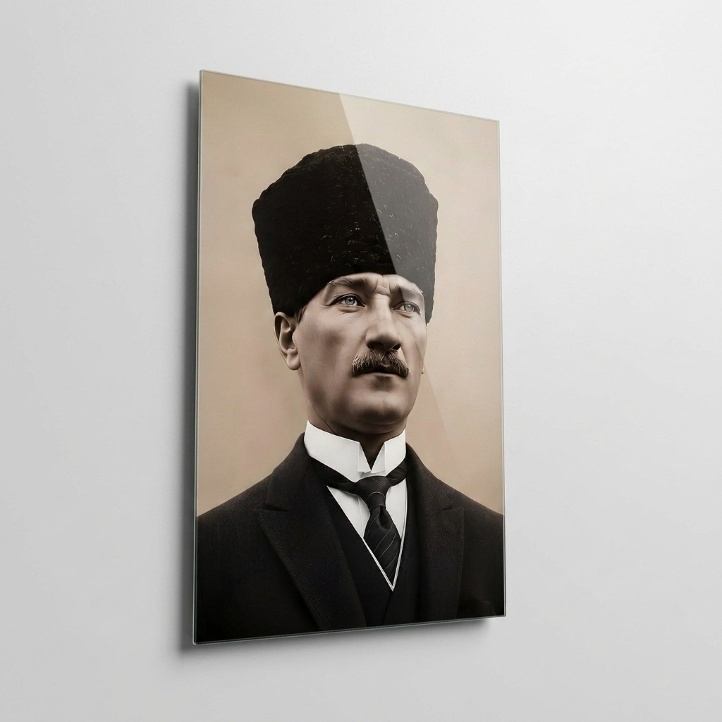 Kalpaklı Atatürk Portresi Sanatsal Dikey Cam Tablo
