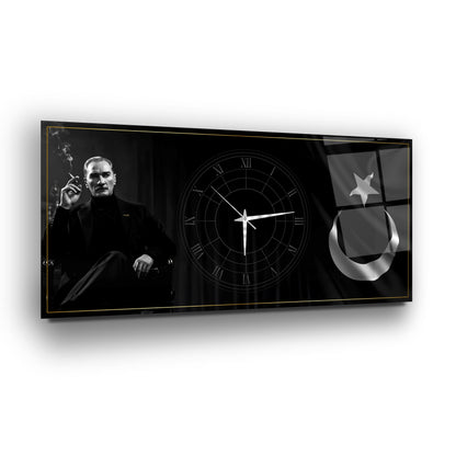 Atatürk ve Bayrak Cam Duvar Saati