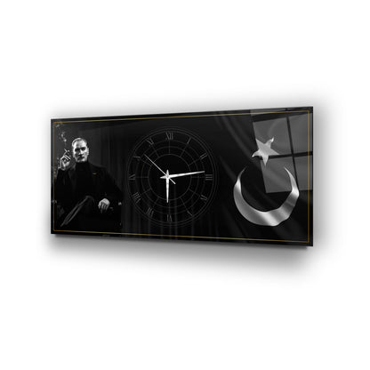 Atatürk ve Bayrak Cam Duvar Saati
