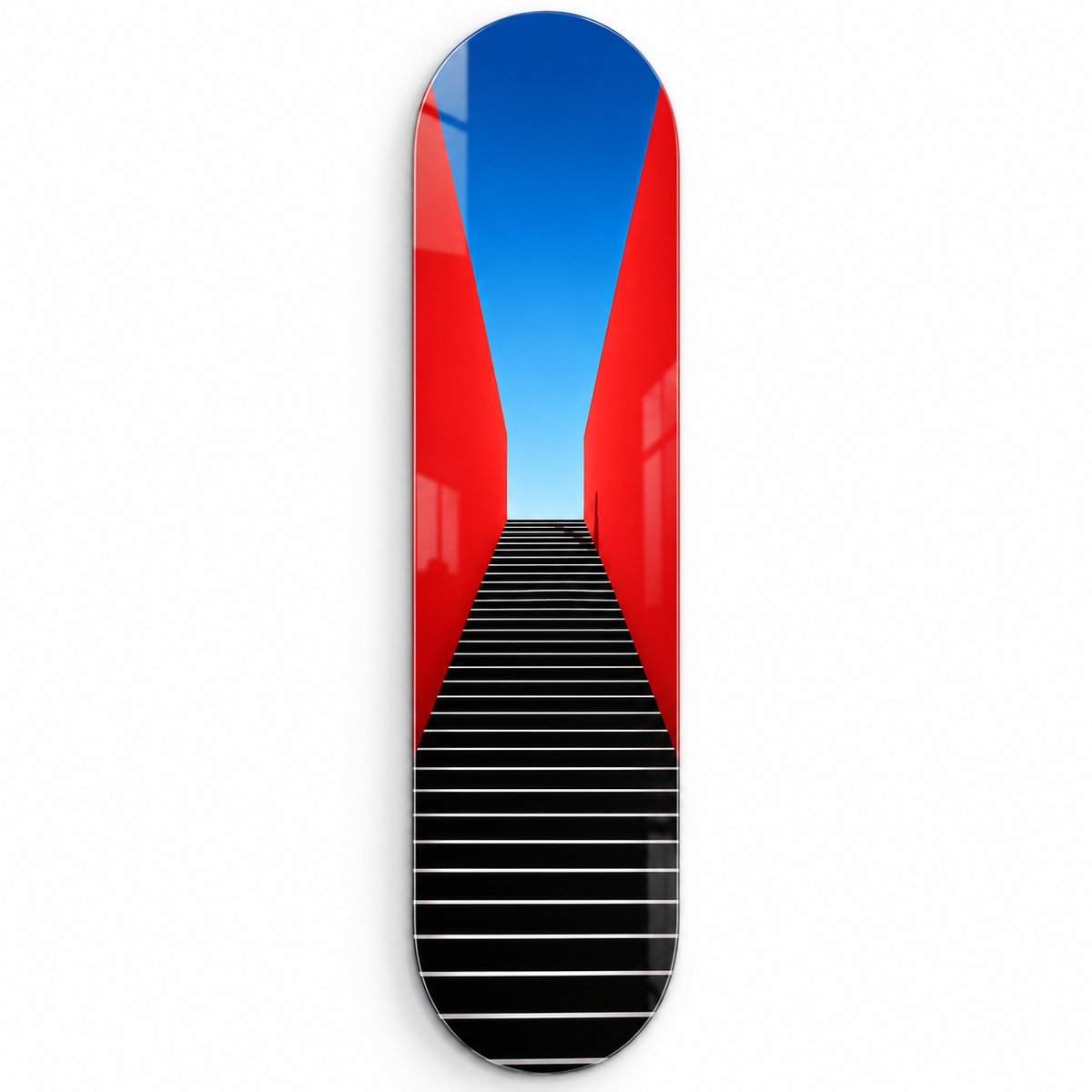 Kırmızı duvarlar ve mavi gökyüzüne uzanan merdiven desenli Skate Board cam tablo - beyaz zemin vitrin