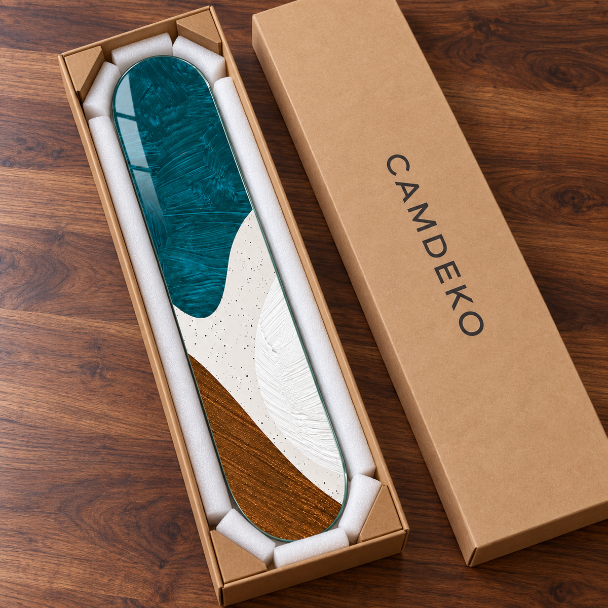 Petrol Mavisi Beyaz ve Bronz Soyut Skate Board Cam Tablo – CAMDEKO koruyucu paketleme