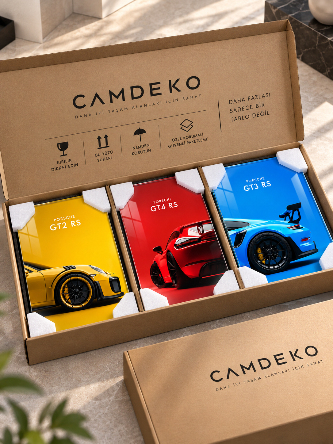 CAMDEKO Porsche üçlü cam tablo sade korumalı paketleme; yalnızca üç cam panel, kutu ve köşe koruyucular
