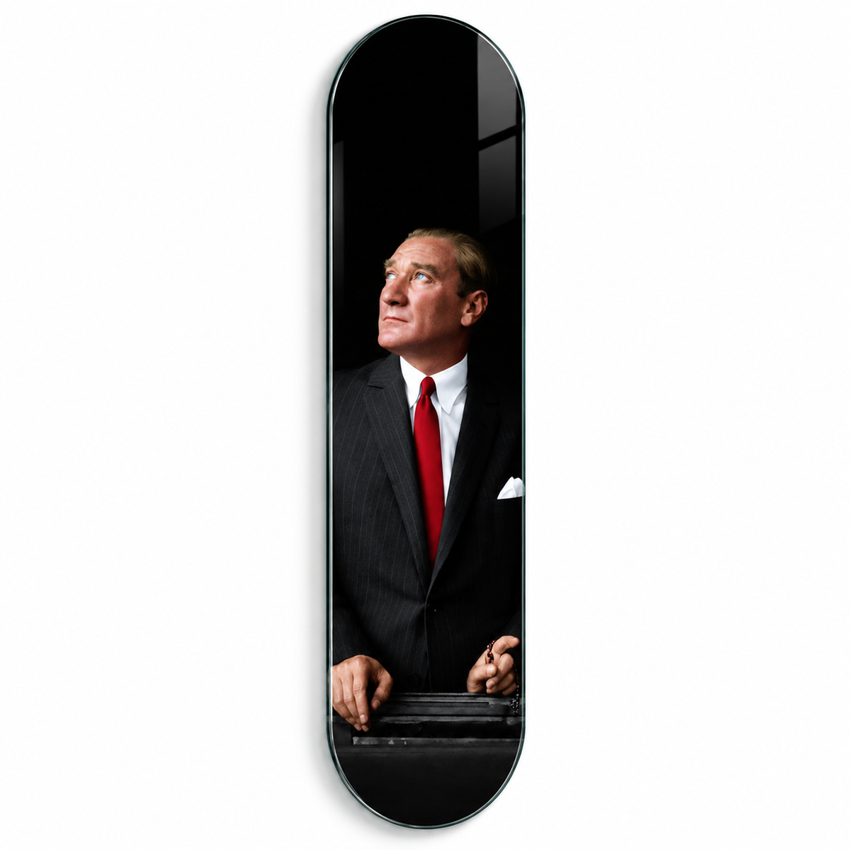 Kırmızı Kravatlı Atatürk Dikey Skate Board Cam Tablo – Beyaz vitrin