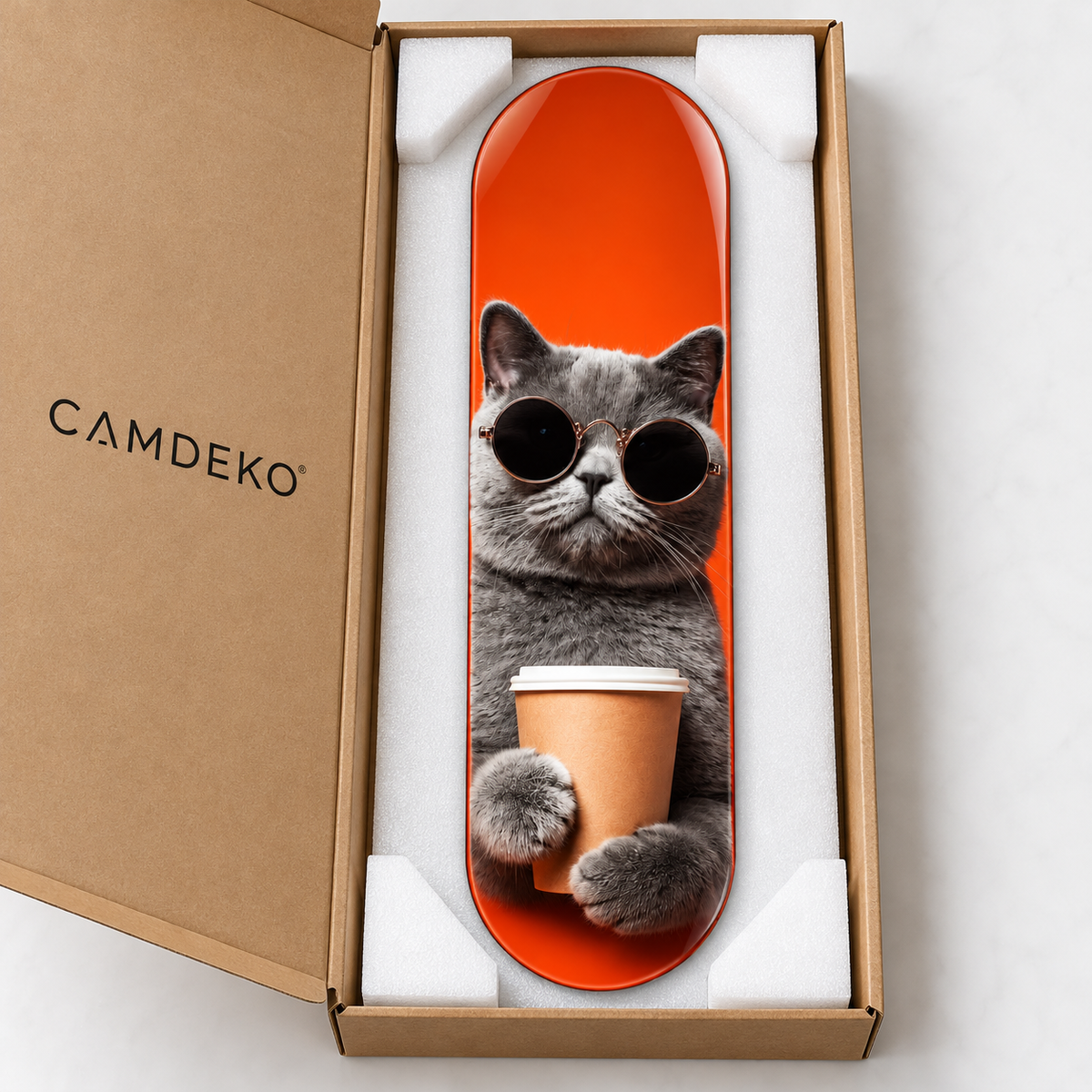 Gözlüklü Kahveci Kedi Dikey Skate Board Cam Tablo – Koruyucu paketleme