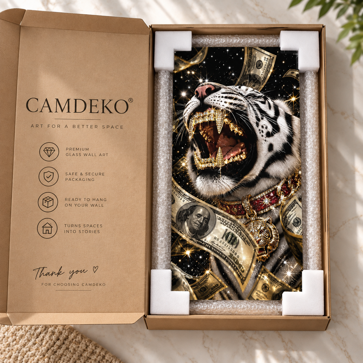 Beyaz kaplan ve dolar temalı dikey cam tablo CAMDEKO koruyucu paketleme görseli