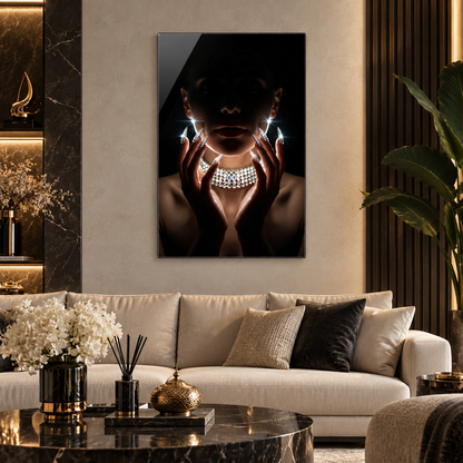 Kristal takılı gizemli kadın portresi dikey cam tablo lüks salon duvar uygulaması