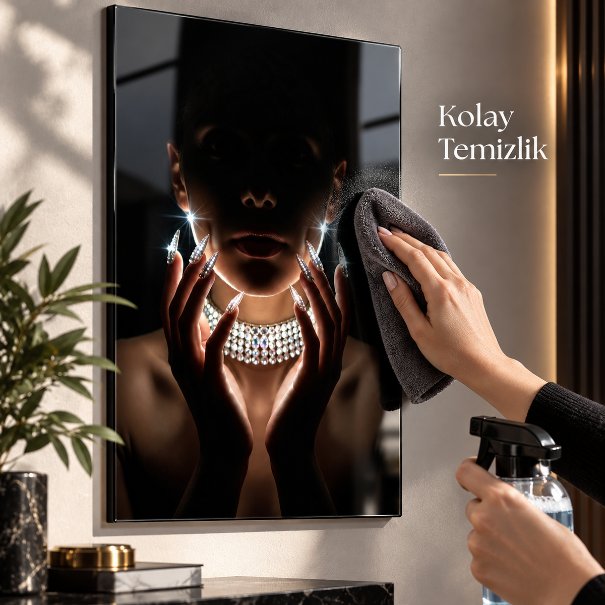 Kristal takılı gizemli kadın portresi dikey cam tablo mikrofiber bez ve cam temizleyici ile kolay temizlik detayı