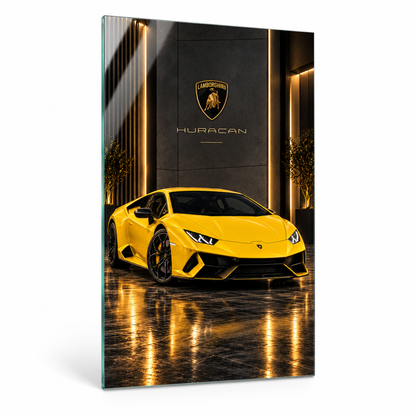 Sarı Lamborghini Huracan dikey cam tablo beyaz zeminde yazısız vitrin görünümü