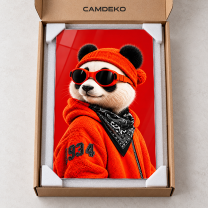 Kırmızı Bereli Gözlüklü Panda Dikey Cam Tablo - CAMDEKO koruyucu ambalaj
