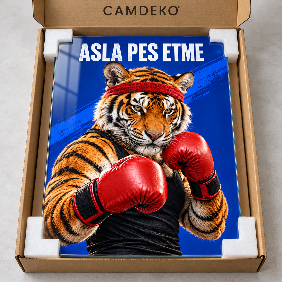 Asla Pes Etme Boksör Kaplan Dikey Cam Tablo - CAMDEKO koruyucu ambalaj