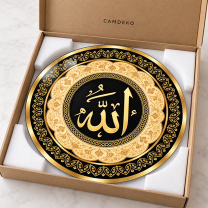 Altın Tezhipli Allah Yazılı Yuvarlak Cam Tablo — CAMDEKO kutusunda koruyucu ambalaj